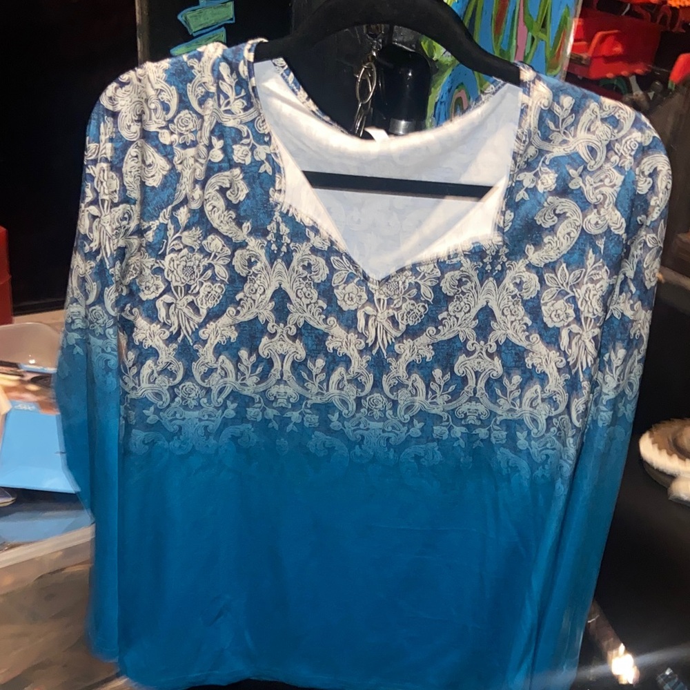 Women’s Blue Ombre V-Neck Top with White Lace Print